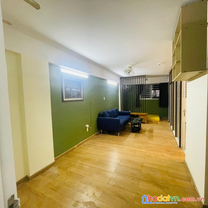 Bán căn góc tầng trung view phố ăn uống giá giảm sâu chỉ nhỉnh hơn 800 chút xíu