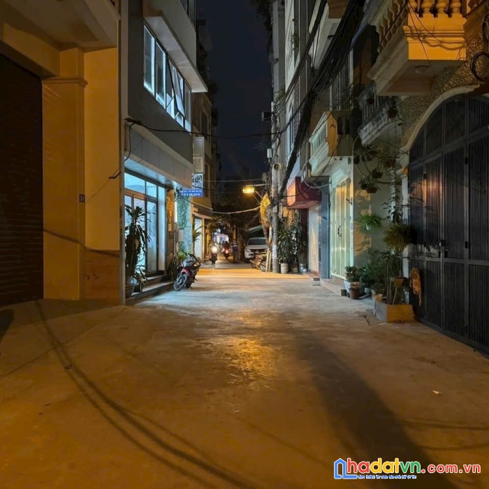 Bán lầu cao phố yên lãng 220m2 giá chỉ 55 tỷ