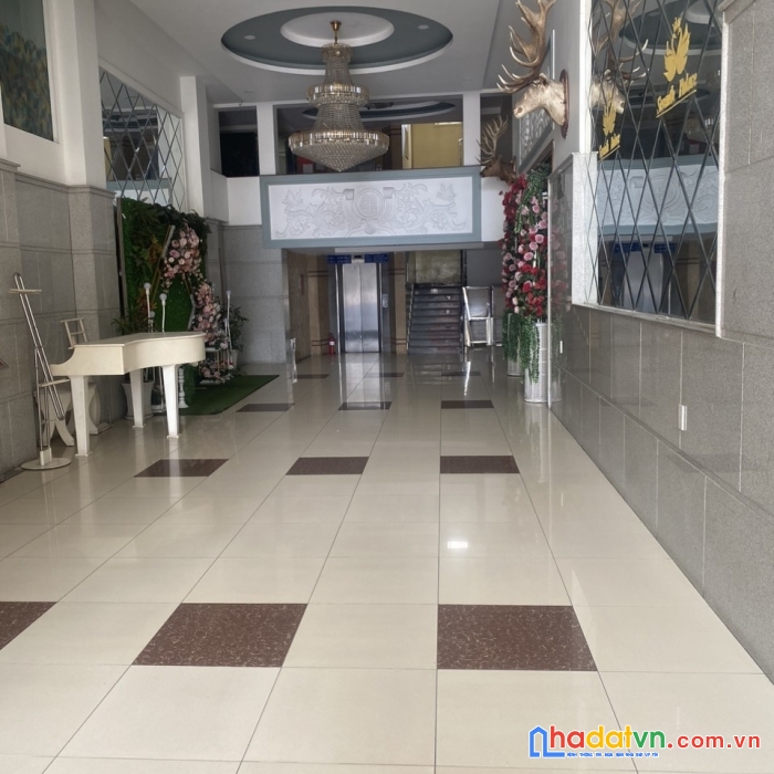Cho thuê tổ hợp nhà hàng tiệc cưới, khách sạn, massage.
mặt tiền đường nguyễn thị thập , p. bình