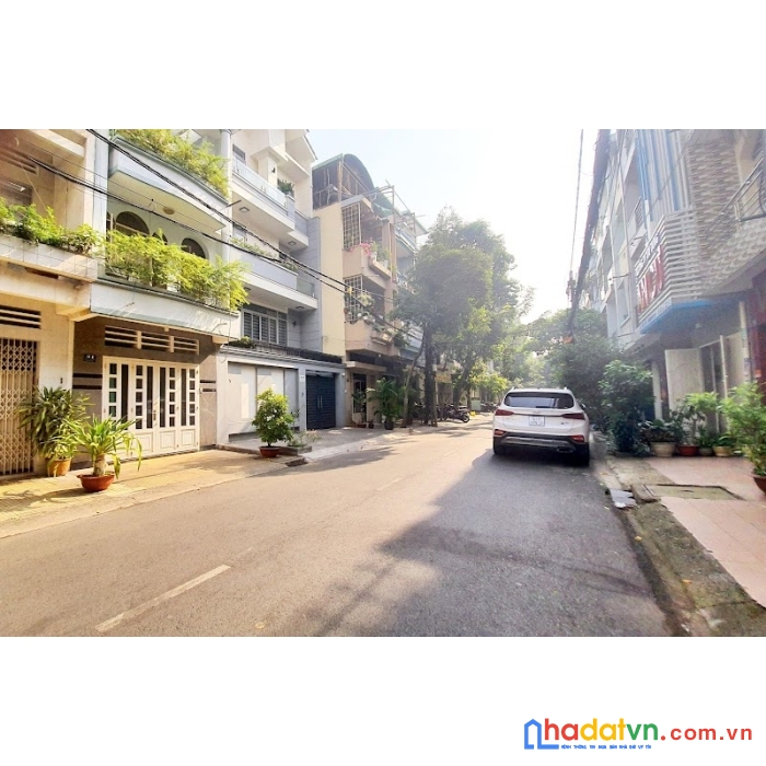 Nhà mặt tiền đường bàu cát, tân bình, 72m2, 4 tầng giá rẻ nhất khu vực.
