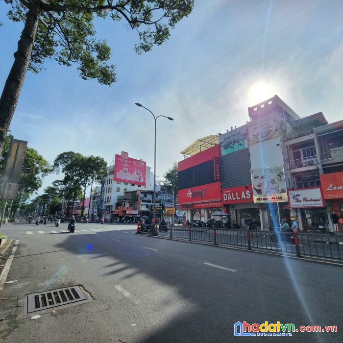 Cần bán gấp mặt tiền 2 căn liền kề đường ba tháng hai, p.10, quận 10