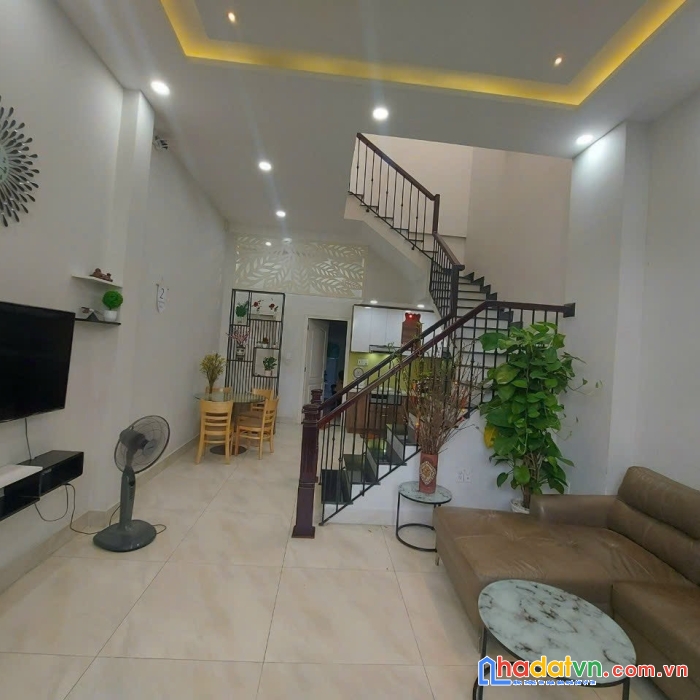 Bán lô 60m2 tặng nhà 1t 1l đúc kiên cố chỉ 4tỷ hơn xíu có tl