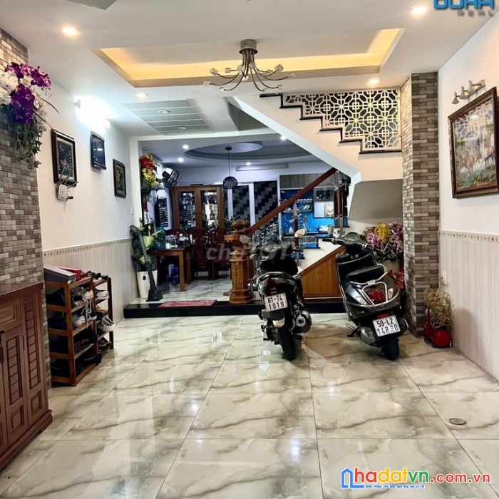 Hiếm 1 căn , mặt tiền 7.8m , 3 tầng, lý tê xuyên, linh đông, thủ đức.