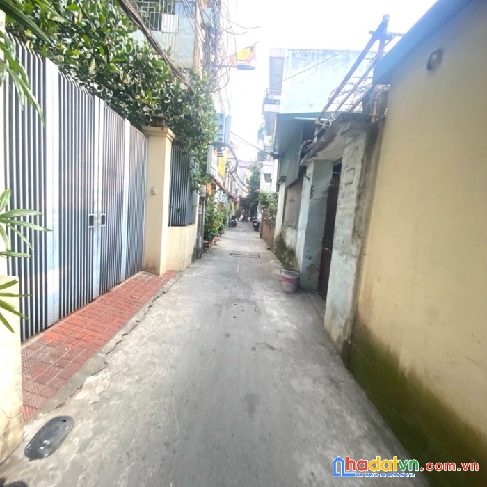 Hiếm- hồ tây – sổ đỏ riêng 43m –2 phòng ngủ rộng rãi- 2 mặt thoáng- gần ô tô-  1.15 tỷ  