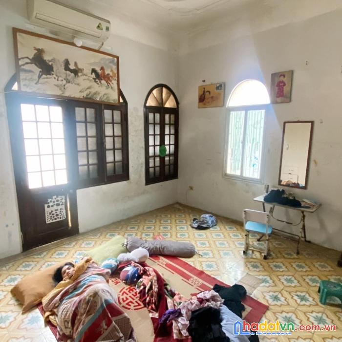 Bán nhà sđcc phố văn chương, đống đa, hn s: 100m2 4 tầng, mt 9,3m, zá 18 tỷ.
