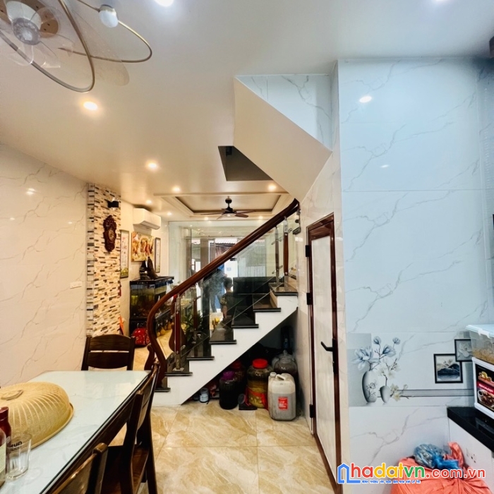 Hiếm - lạc long quân- mặt ngõ -  47m nhà 2 tầng mới tinh – 2 mặt thoáng – 2.35 tỷ