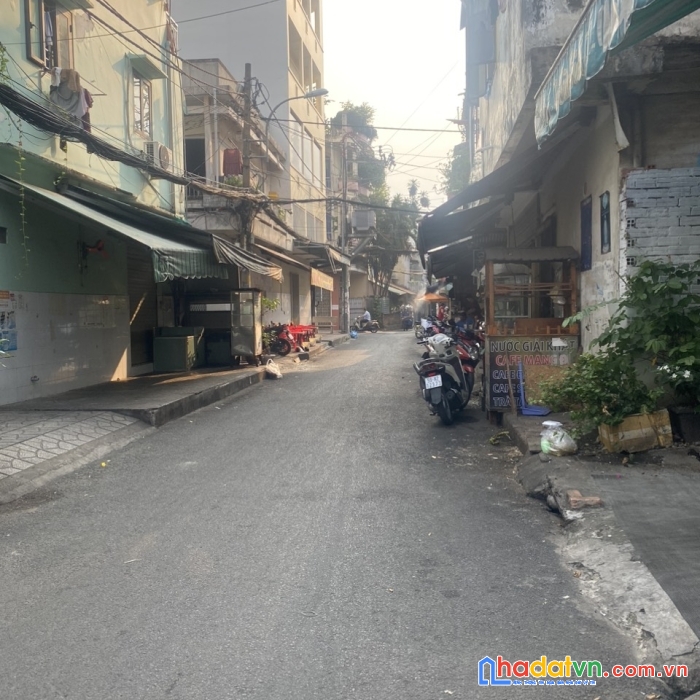 Bán gấp nhà mtnb 8m lạc long quân, p5, quận 11