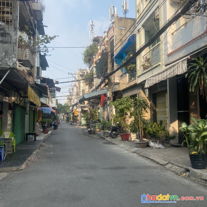 Bán gấp nhà mtnb 8m lạc long quân, p5, quận 11