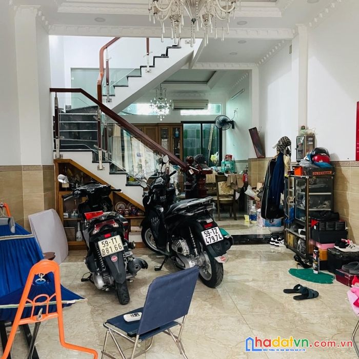Bán nhà hxh hưng phú. 5 tầng, 5pn, vuông a4, mở vp cty 5.5 tỷ 0906993584
