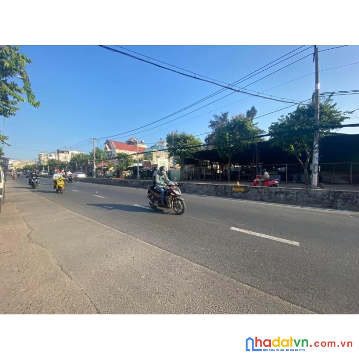 Nhà giảm giá tới 5 tỷ 210m2 mt đường phan văn hơn 