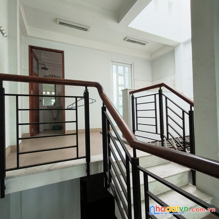Bán gấp nhà 5 tầng mtkd trần minh quyền, p.10, quận 10.