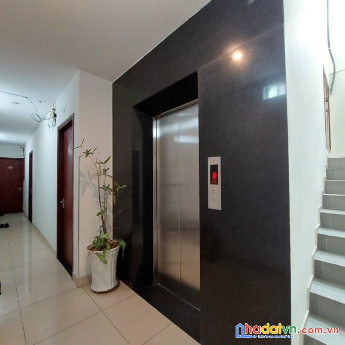 Cực hót, tòa nhà mt 6 tầng lô góc khu e tow cộng hòa q.t bình, 5.3 x 22