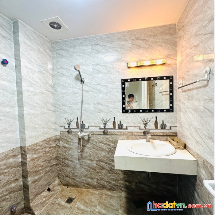 Tây hồ - phố thụy khuê – nhà mới 5 tầng- gần phố, hồ tây- mặt tiền 5.5m – 4.83 tỷ 
