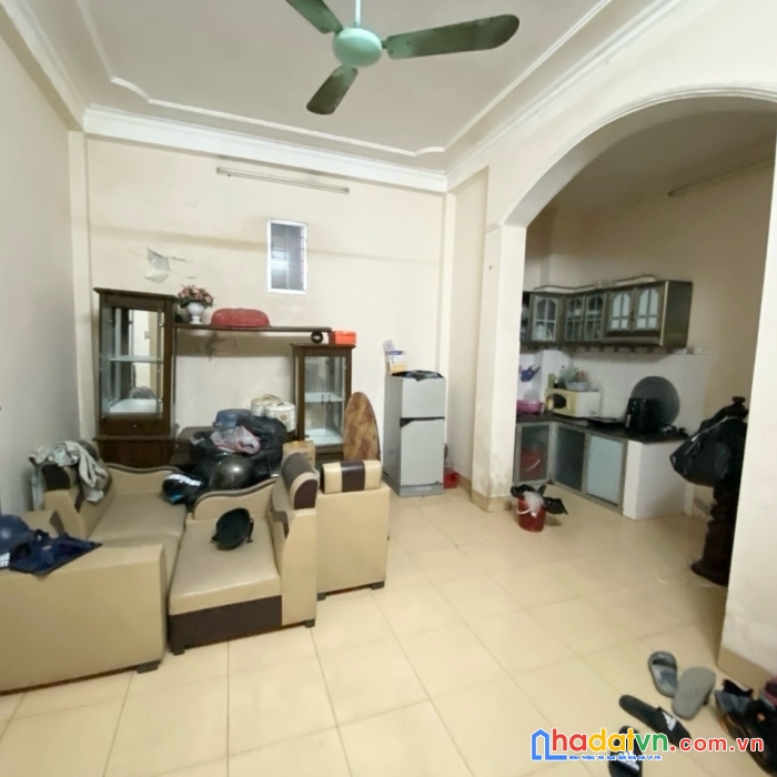Tây hồ - ngõ 175 lạc long quân – 5 tầng cho thuê – có sân để xe – 4.75 tỷ. 