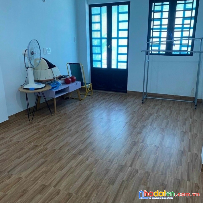 Mặt tiền kinh doanh gần chợ bàu cát, có vỉa hè, 84m2 ngang 4.3m, nở hậu tài lộc giá chào 13 tỷ.