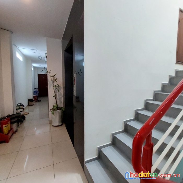 Tòa nhà mt đường bàu bàng, 6 tầng lô góc khu e tow cộng hòa q.t bình, 5.3 x 22