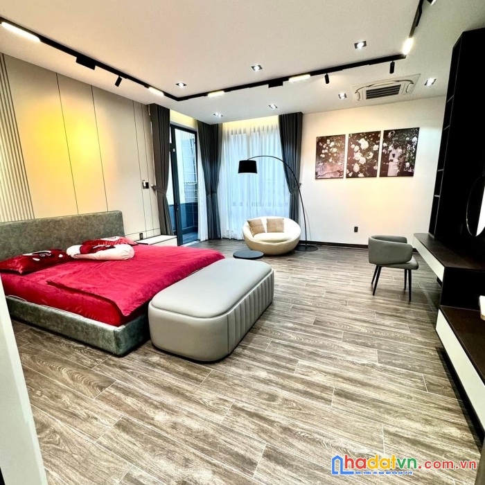 Bán nhà phân lô vip quận hbt phố yên lạc 170m 6t thang máy, gara 3 ô tô, kinh doanh 27 tỷ hơn