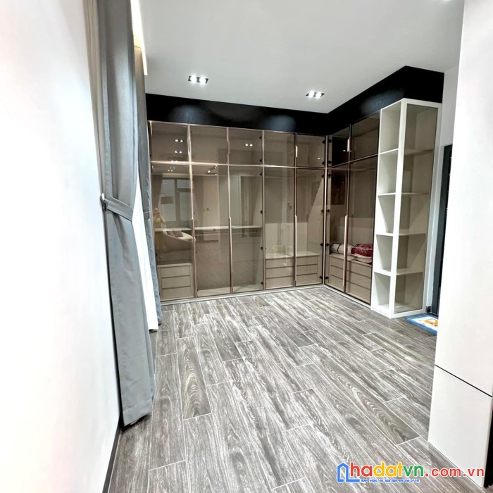 Bán nhà phân lô vip quận hbt phố yên lạc 170m 6t thang máy, gara 3 ô tô, kinh doanh 27 tỷ hơn