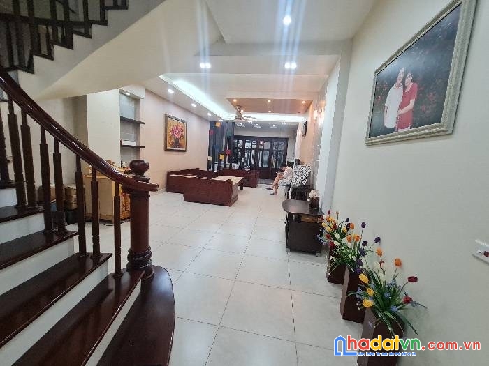 Bán nhà đầm trấu, phân lô, ô tô tránh, kinh doanh, dt 110m2*4 tầng, giá 18 tỷ