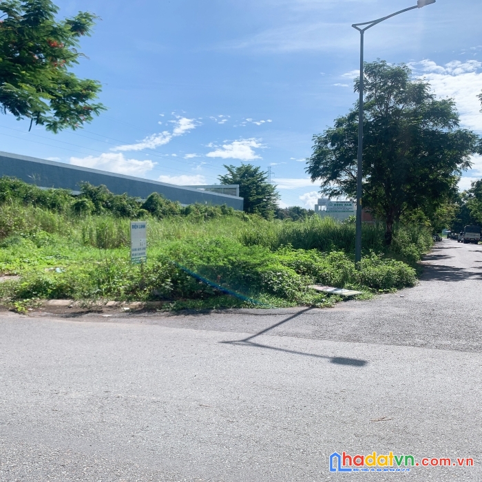 Cực đẹp lô gốc 115m2 shr giá 2ty3.đất thuộc kdc khang điền,phong phú,bình chánh 