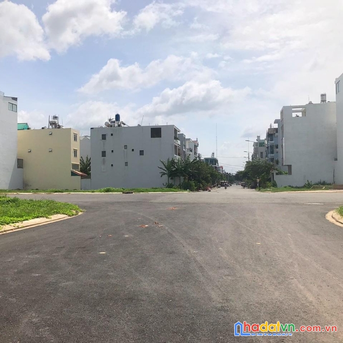 Cực đẹp lô đất 100m2 shr trong kdc chợ đầu mối bình điền