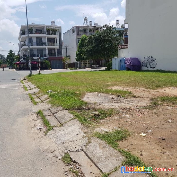 Cực đẹp lô đất 100m2 shr trong kdc chợ đầu mối bình điền