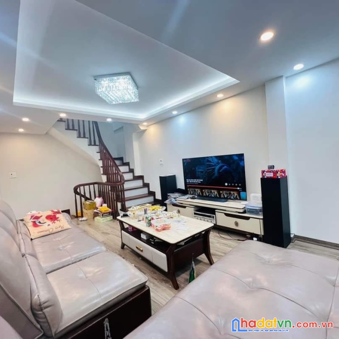 Bán nhà phố thanh nhàn, hai bà trưng 32m, 5 tầng. giá: 5.5 tỷ