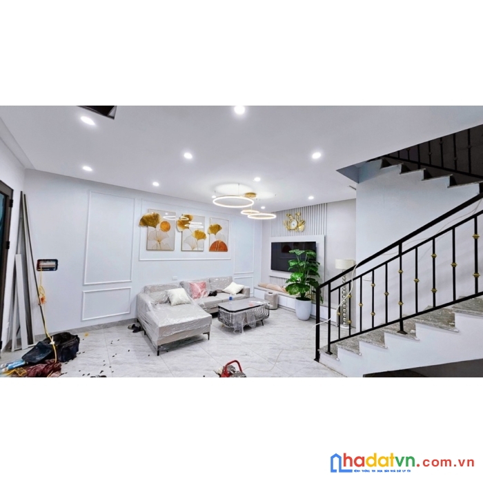 Tây hồ - nhà 3 tầng mới kính koong -mặt tiền 6m rông thênh thang – 1.95 tỷ 
