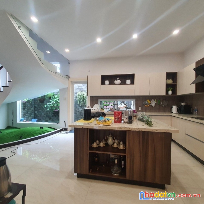 Nhà 8x18,5m 4 lầu biệt thự tấn trường phường phú thuận quận 7