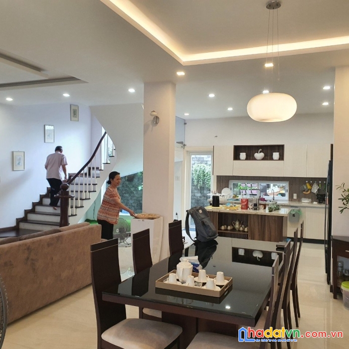 Nhà 8x18,5m 4 lầu biệt thự tấn trường phường phú thuận quận 7