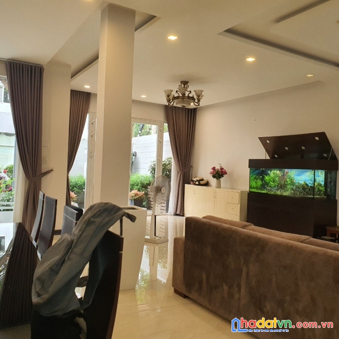 Nhà 8x18,5m 4 lầu biệt thự tấn trường phường phú thuận quận 7