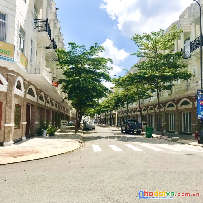 Bán gấp nhà phố shophouse icon central dĩ an, bình dương, 1 trệt 2 lầu, giá chỉ từ 4 tỷ đồng
