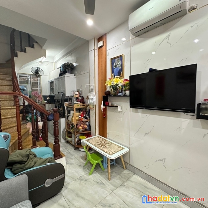 Hot -tây hồ- ô tô đỗ cửa – 5m ô tô tránh- 4 tầng mới-3 mặt thoáng sáng -sổ vuông-