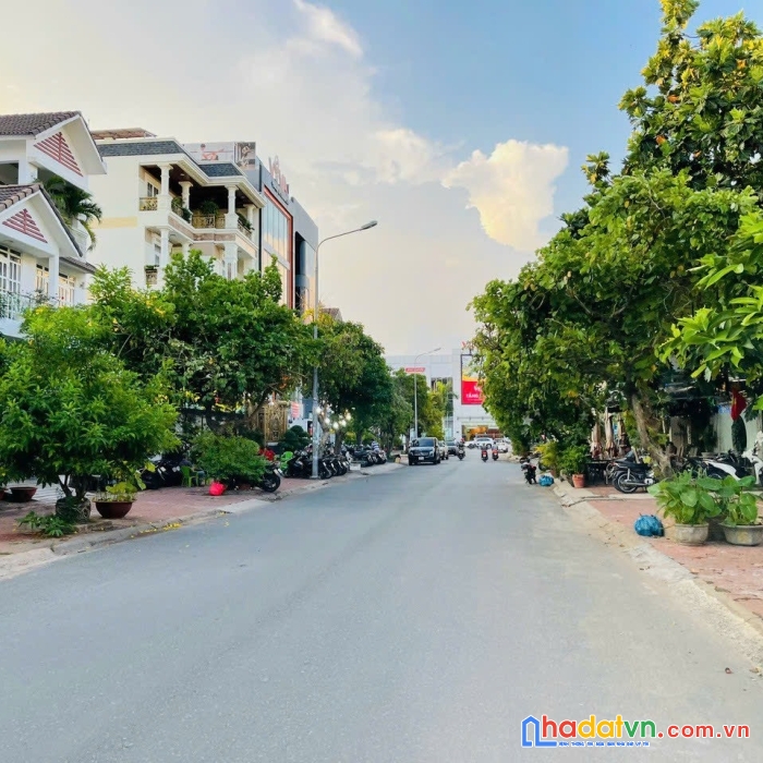 Đất 12,5x24m đường 1 khu lý phục man phường bình thuận quận 7