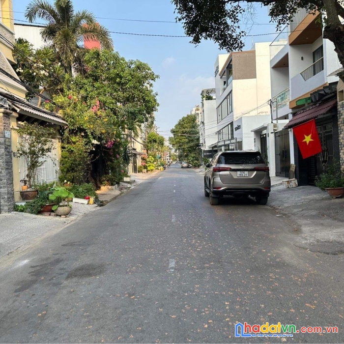 Bán nhà đường số 47 p.tân quy,quận 7, dt 4,55x18m,cấp 4
