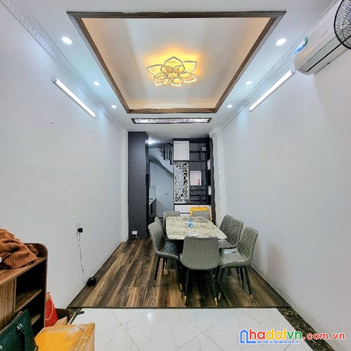 Tây hồ- phố vip quảng an- hồ quảng bá- 6 tầng mới tinh- siêu đẹp- ngõ thông- 5.5 tỷ 