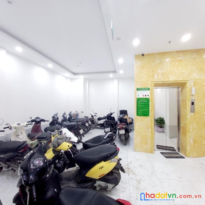 Tòa nhà chdv, ccmn tại phố trần khát chân 14 phòng khép kín, doanh thu 800tr/năm
