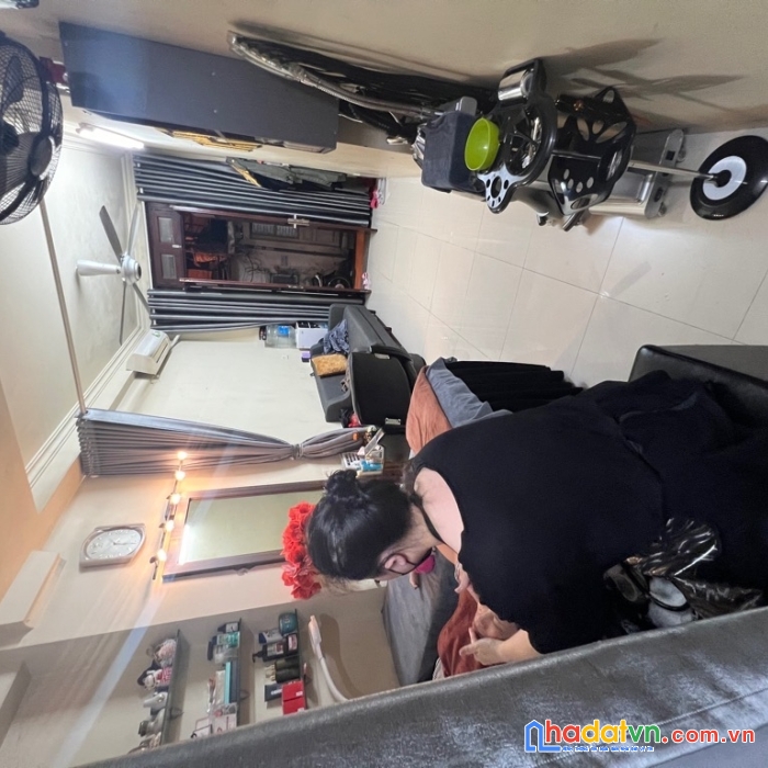 Vip- quán thánh- đặng tất- nhà 5 tầng – tầng 1 kinh doanh- 3pn- 4.65 tỷ 