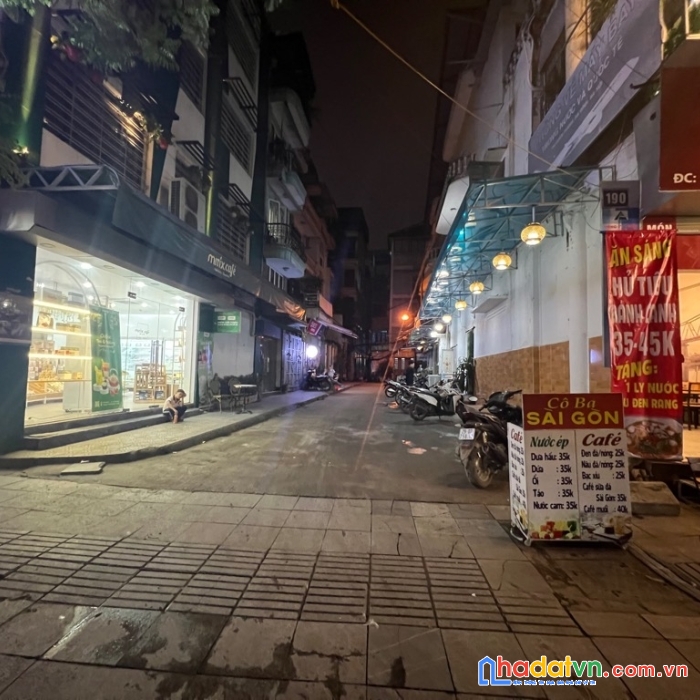 Vip- quán thánh- đặng tất- nhà 5 tầng – tầng 1 kinh doanh- 3pn- 4.65 tỷ 