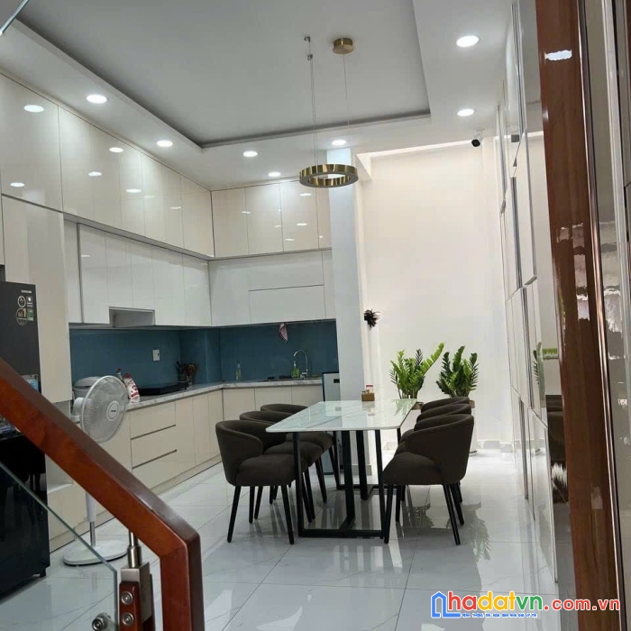 Bán nhà quận bình tân 88m2 1 trệt 3 lầu chính chủ