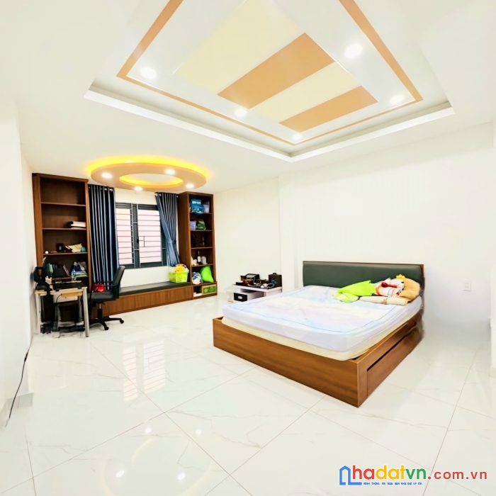 Bán nhà 3 tầng 300m2 - 2 mặt tiền hxh huỳnh tấn phát quận 7