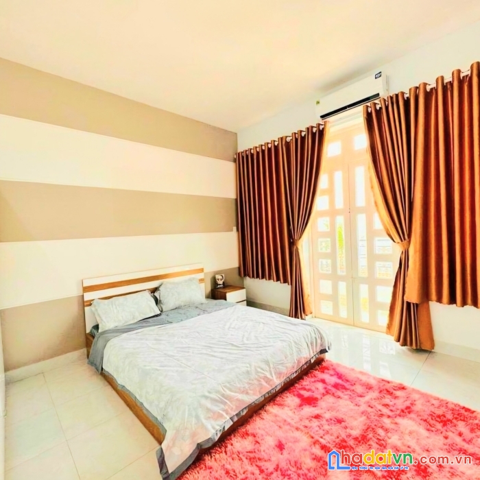 Bán nhà 3 tầng 300m2 - 2 mặt tiền hxh huỳnh tấn phát quận 7