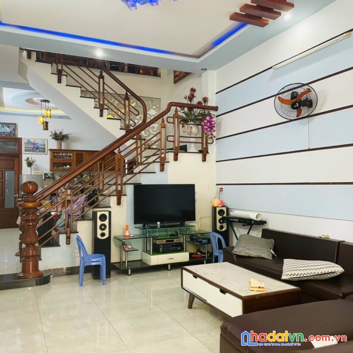 Mặt tiền đường lê sát ngay chợ đầu mối hoà cường hải châu đà nẵng-2 tầng-chỉ 5.6 tỷ 