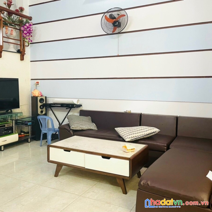 Mặt tiền đường lê sát ngay chợ đầu mối hoà cường hải châu đà nẵng-2 tầng-chỉ 5.6 tỷ 