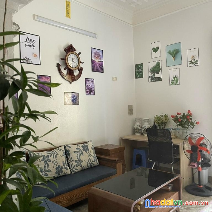 Hoàng hoa thám- nhà đẹp 3 tầng- xe ba gác đỗ cửa-5m mặt tiền- gần ô tô- 2.28 tỷ 
