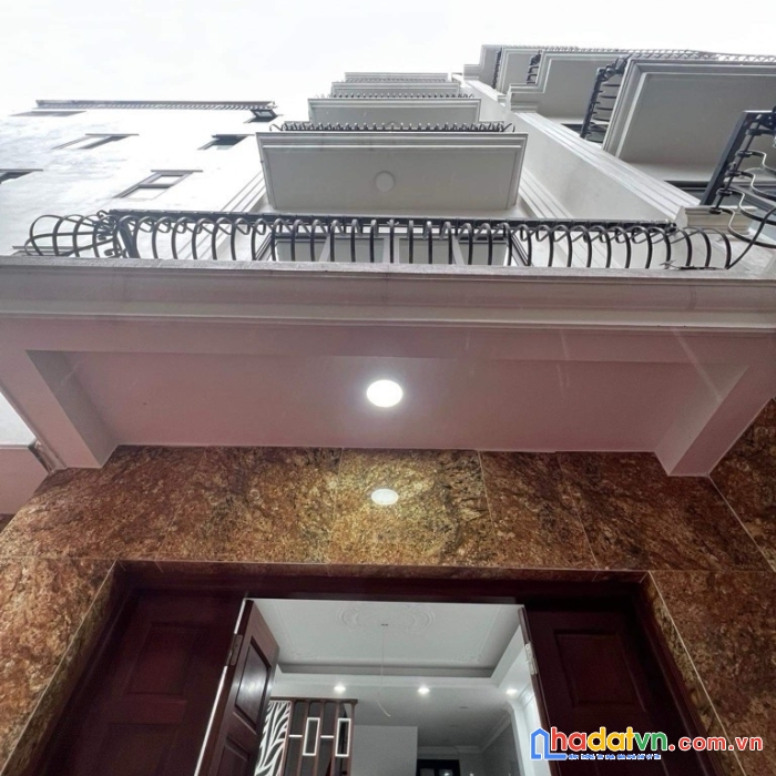 Tây hồ- ô tô đỗ cửa- 5 tầng mới- full nội thất nhập khẩu xịn- 5.15 tỷ 