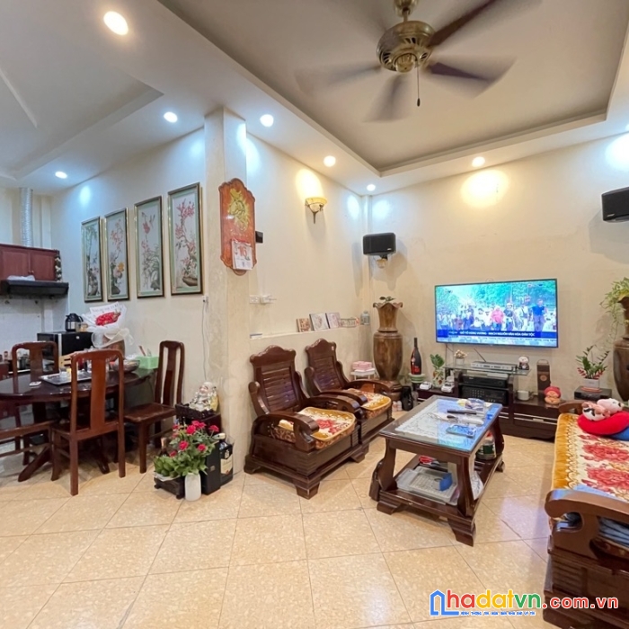 Hiếm- tây hồ- hoàng hoa thám- nhà đẹp 40m x 3 tầng- ngõ thông đội cấn- 3.6 tỷ 