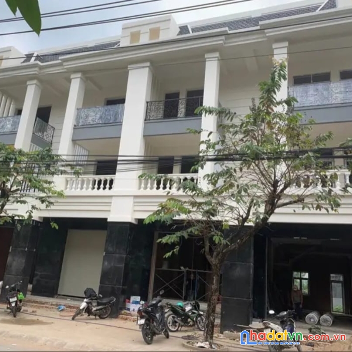 Nhà mặt tiền cổng sau pouchen -thích hợp ở kinh doanh -giá 