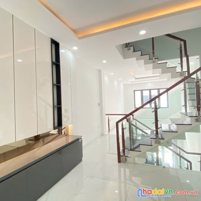 Nhà phố khu dân cư đông an ninh sổ hồng riêng chính chủ, mặt tiền chợ 