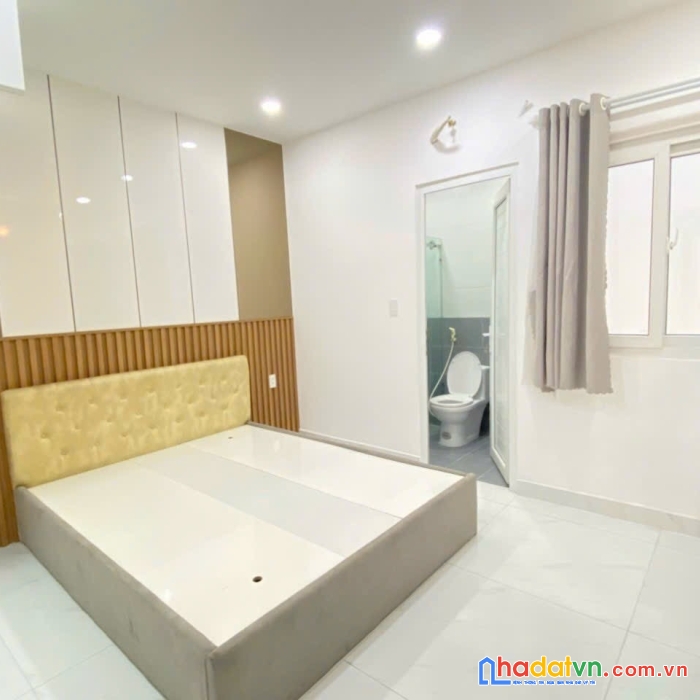 Nhà phố khu dân cư đông an ninh sổ hồng riêng chính chủ, mặt tiền chợ 